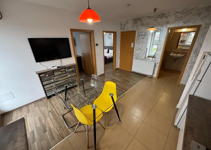 Luxury Glam Apartments Coresi Mall Area